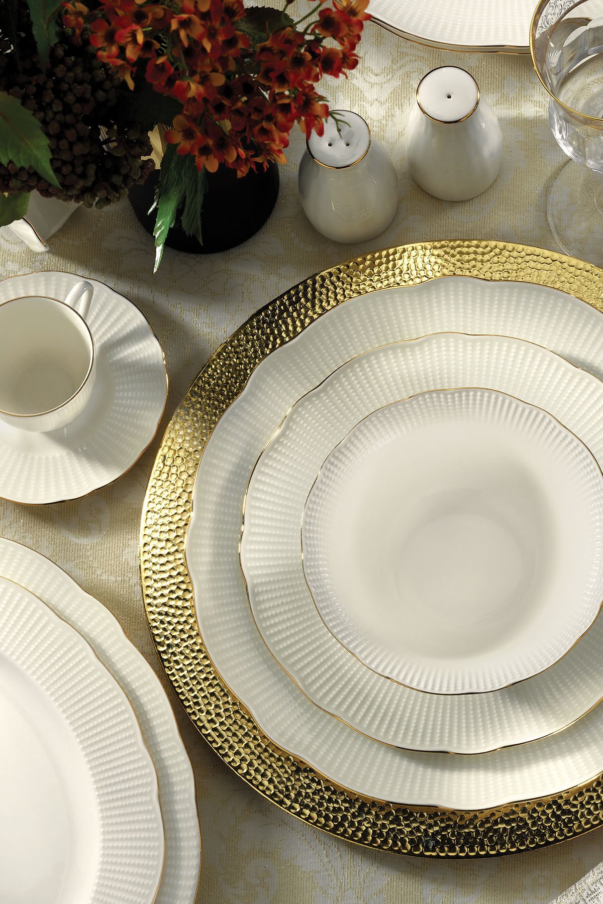 Kütahya Porcelain Aliza 83 Piece Dinnerware 25114