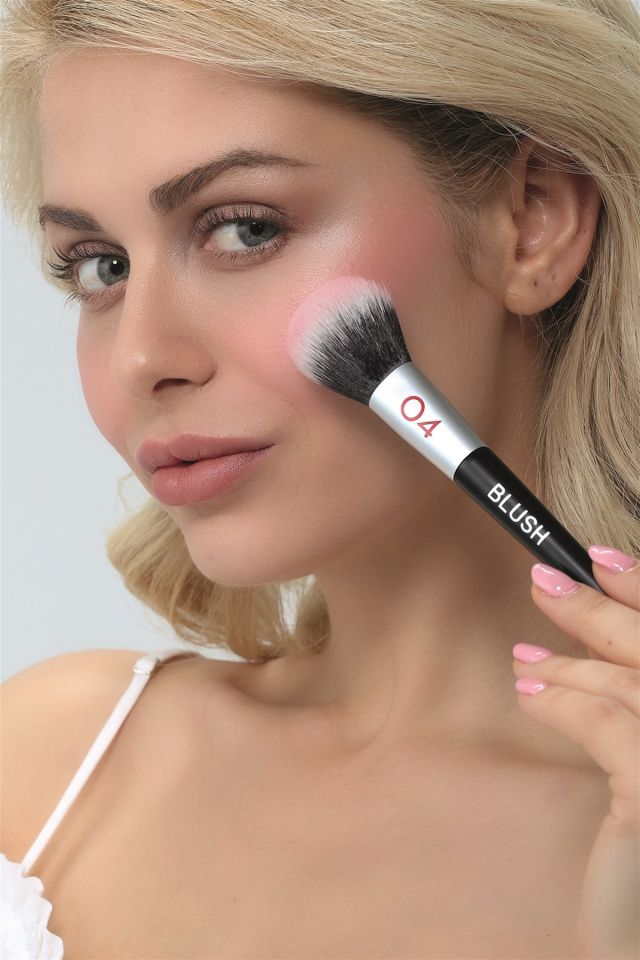 Profashıon Blush Brush / Allık Fırçası 04