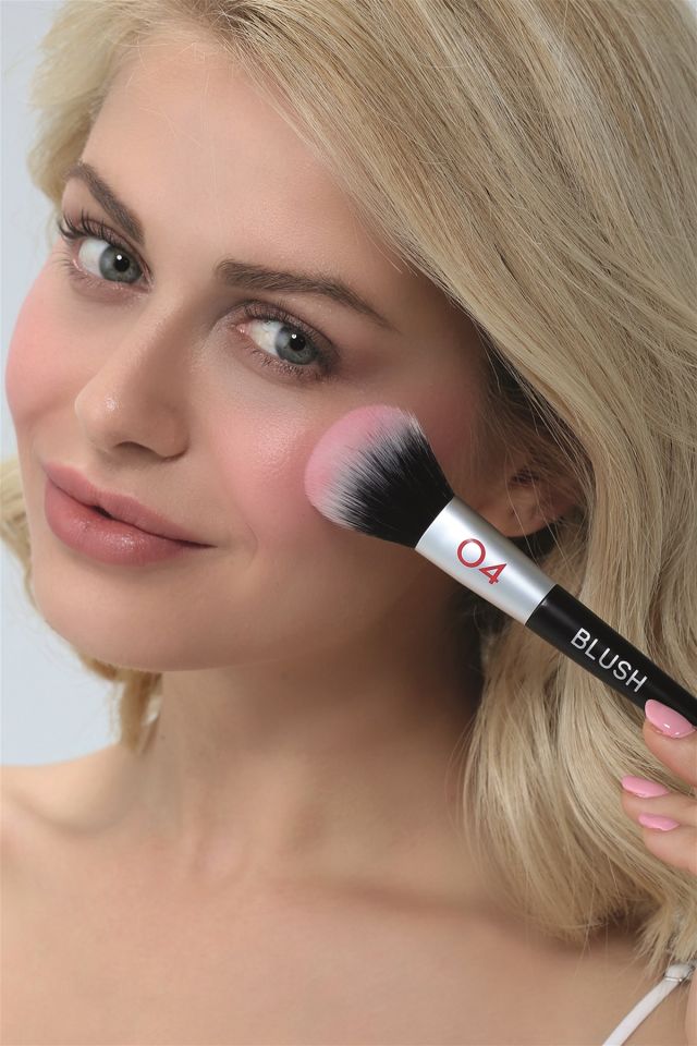 Profashıon Blush Brush / Allık Fırçası 04