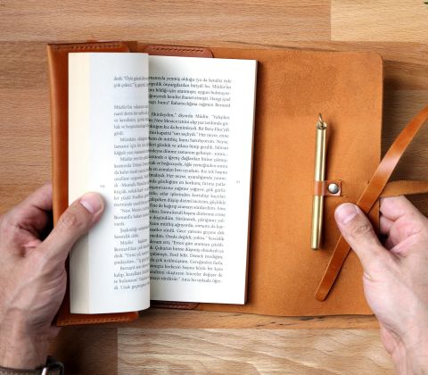 Koruyucu Deri Kitap Kılıfı