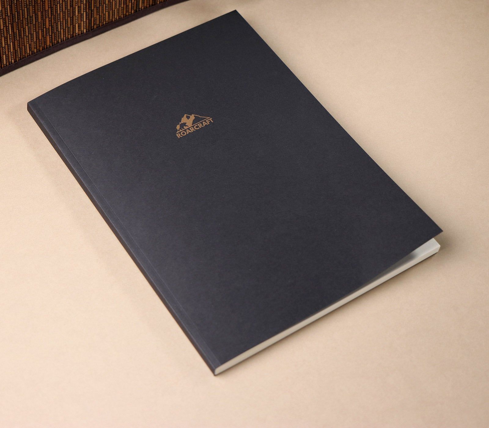 Siyah Kapaklı Çizgisiz A4 Defter