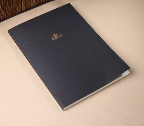 Siyah Kapaklı Çizgisiz A4 Defter
