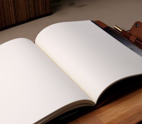 Siyah Kapaklı Çizgisiz A4 Defter