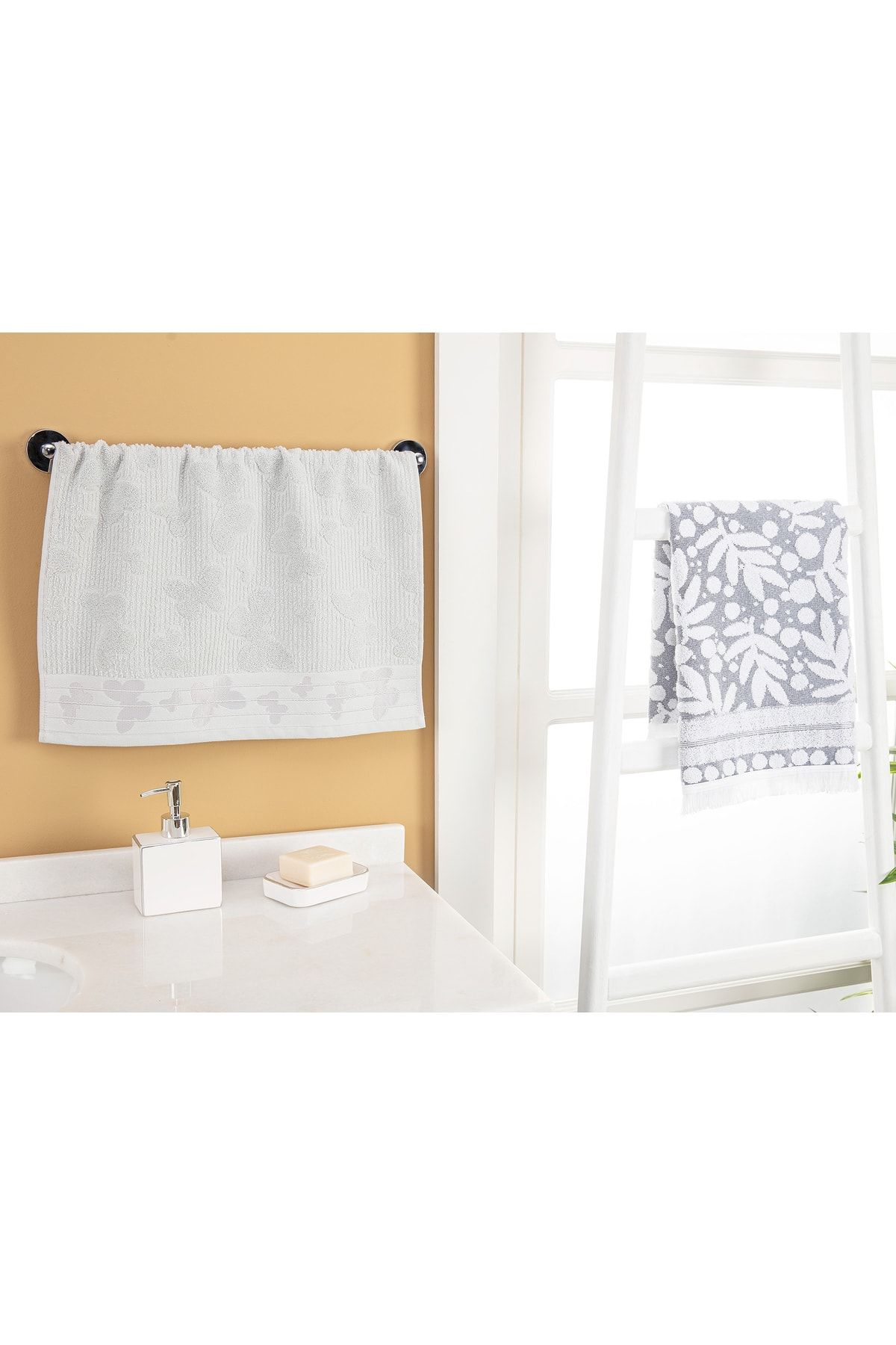 Clodia Set of 2 Face Towels