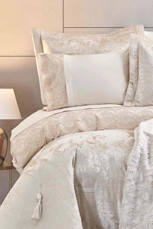 Valeria Best Gold 8 Piece Dowry Set