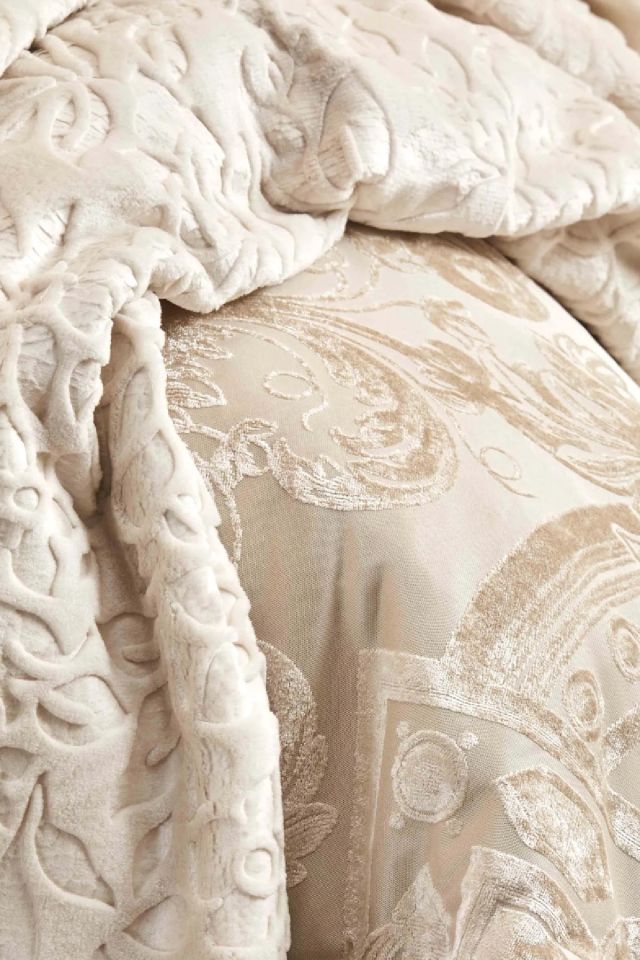 Valeria Best Gold 8 Piece Dowry Set